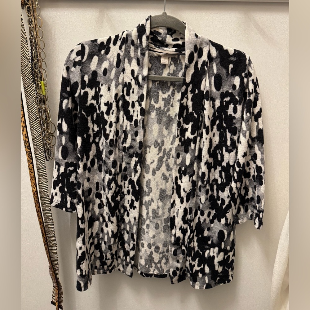 Black and White Print Open Cardigan with 3/4 Length Sleeve
